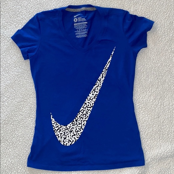 Nike Tops - Nike Tee